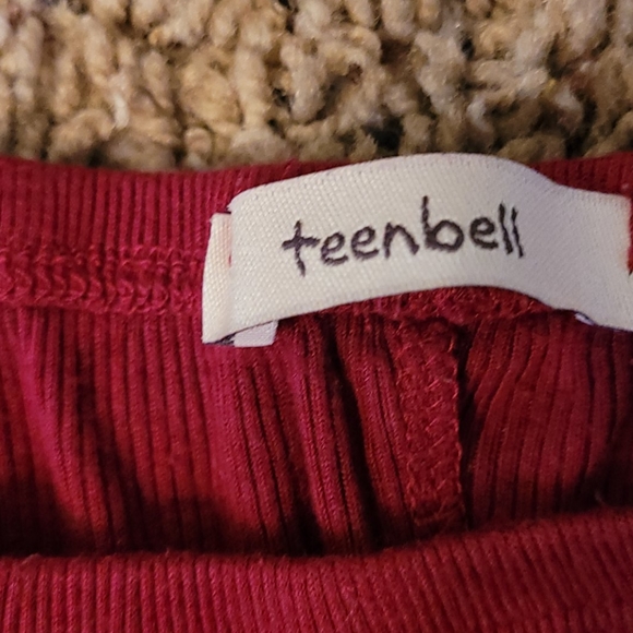 Shoulderless red top - Picture 2 of 4